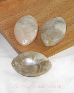 Maansteen cabochon doorboorde hanger