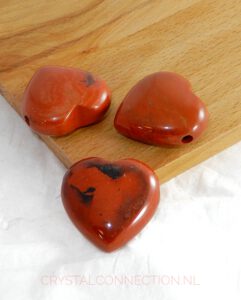 Jaspis rood hart doorboord