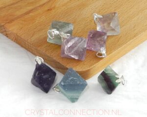 Fluoriet octaeder hanger